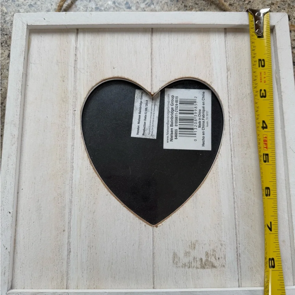 Set of 2 White Heart-Shaped Rustic Picture Frame Accent